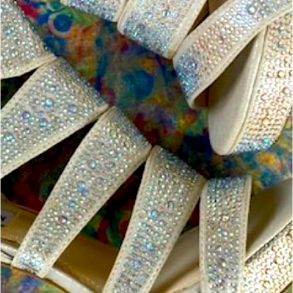 NIB 6” Iridescent Rhinestone Embellished Heels Steve Madden Size 9 M - Picture 6 of 10